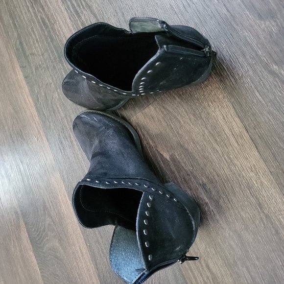 Booties - Picture 4 of 4